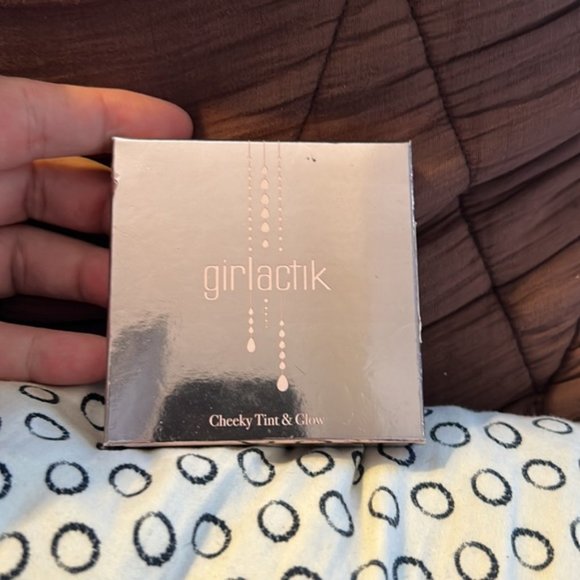 GIRLACTIK Cheeky Tint & Glow Duo-  Shade LA VIE-- NEW NIB - Picture 5 of 5